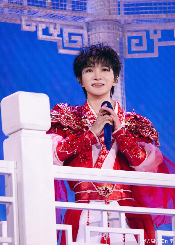 周深台州演唱会伴手礼手工月饼 没想到演唱会伴手礼是手工月饼，非遗果仁馅料，十万份