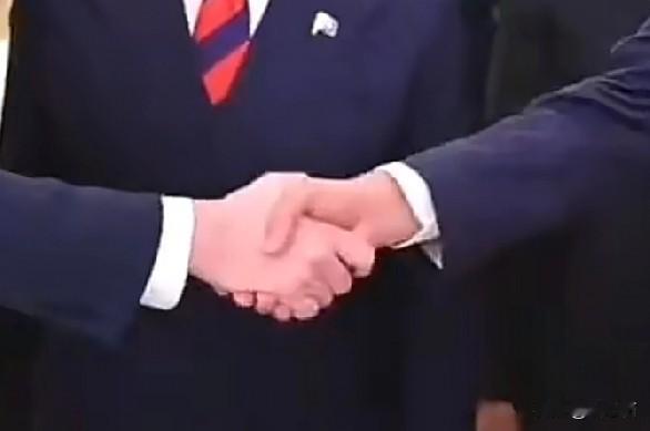 越来越多的迹象表明，美国和伊朗在搞默契，都想谈判。伊斯兰堡第一次谈判双方都没好意
