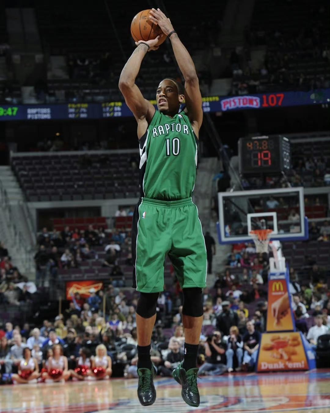 “北境少年”德罗赞，是NBA里独特的存在。他是复古派打法的代表，在三分至上的时代