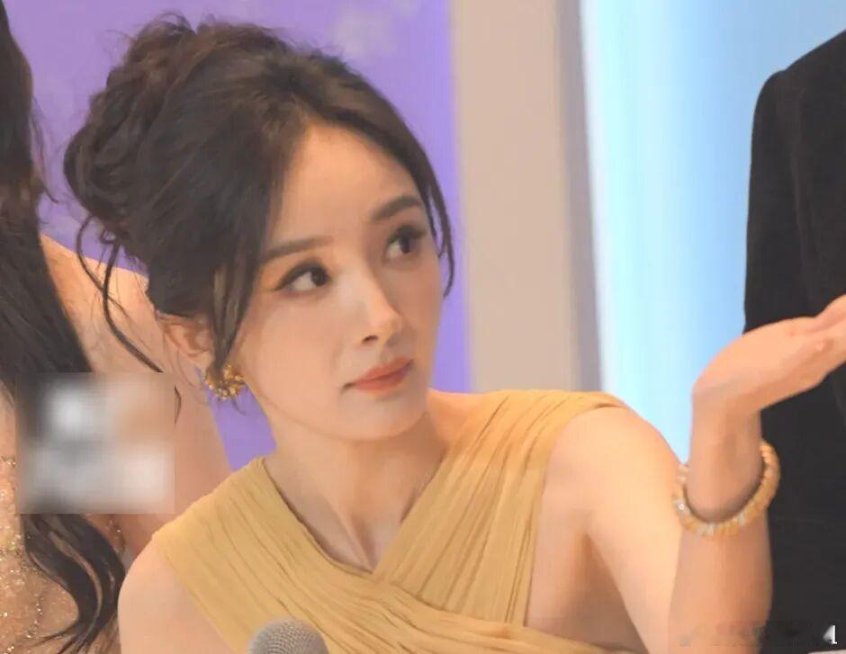 杨幂魏大勋内场同框我是大侦探 那时候是不是很多人磕魏大勋和杨幂啊？？？ 