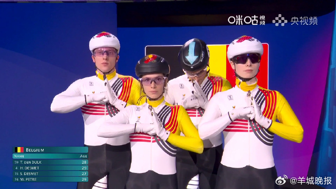 【#比利时队出场中式礼#】比利时队混接决赛入场，现场行中式拱手礼，优雅又有礼。#