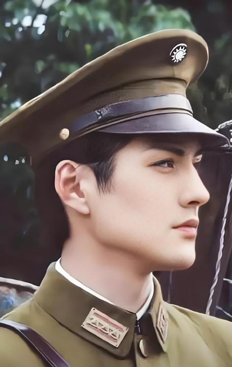 2000年，21岁的严屹宽被上海一个富婆看上，富婆提出用1个亿包养他，日后不用努