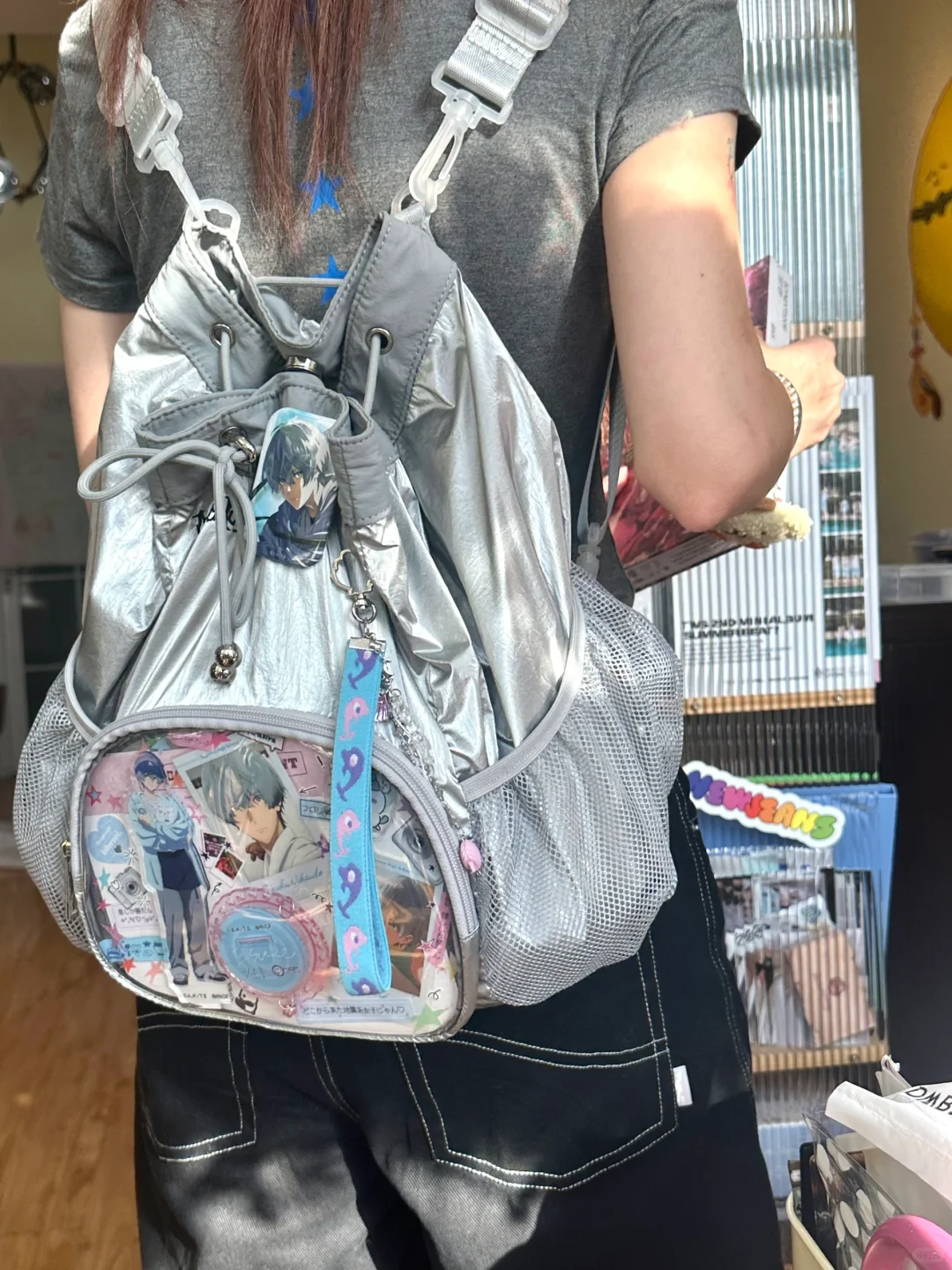 你需要一个银色抽绳包吗੭ ˙ᗜ˙ ੭