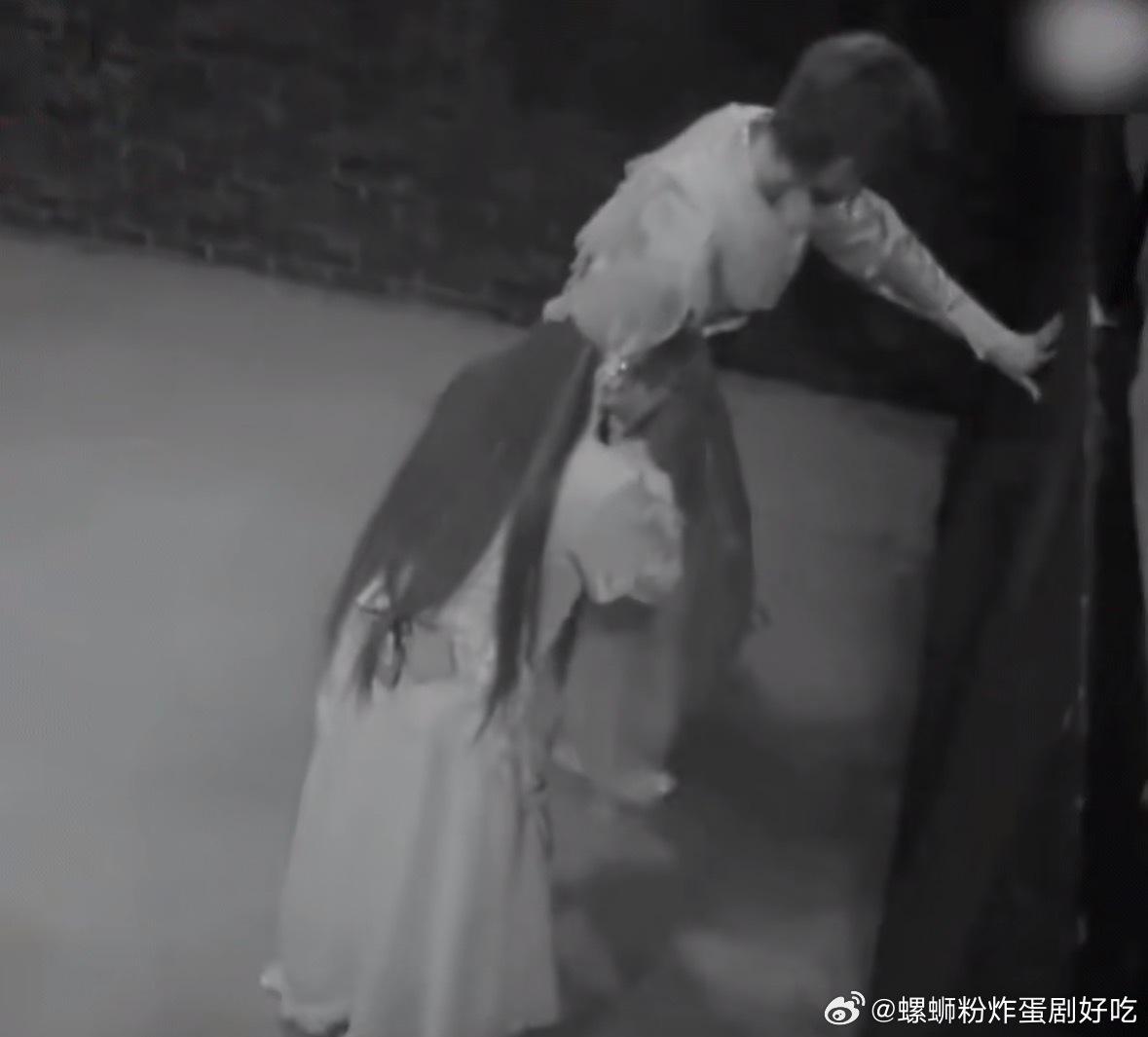 和杨超越去密室你将收获一只可爱的小挂件！开始推理吧