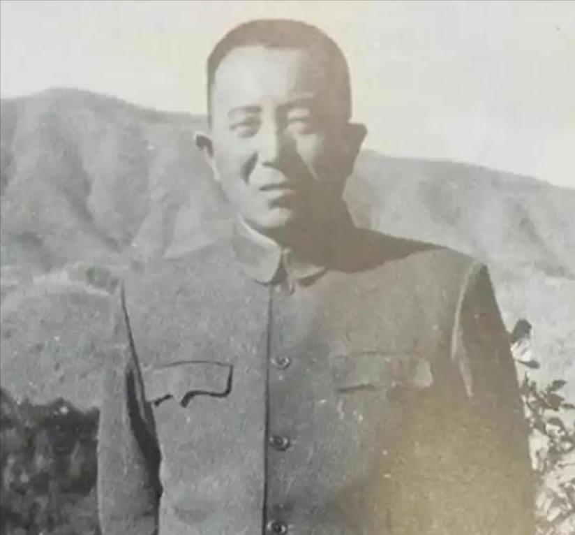 总参谋长罗瑞卿跳楼后，毛主席既生气又心疼，派汪东兴去看望他，汪东兴对罗瑞卿说：毛