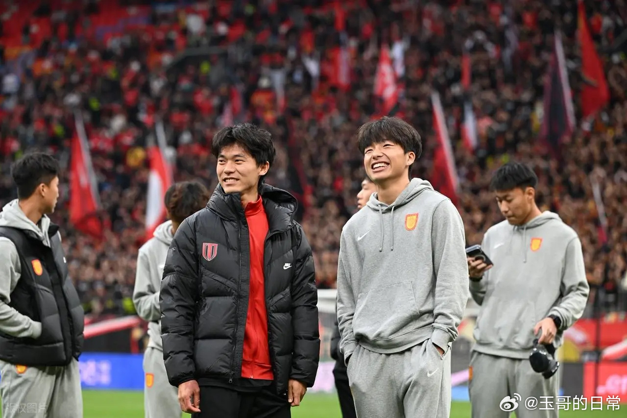 重庆铜梁龙3比3成都蓉城中超联赛第三轮比赛今夜全面开打，其中一场焦点战：重庆铜梁