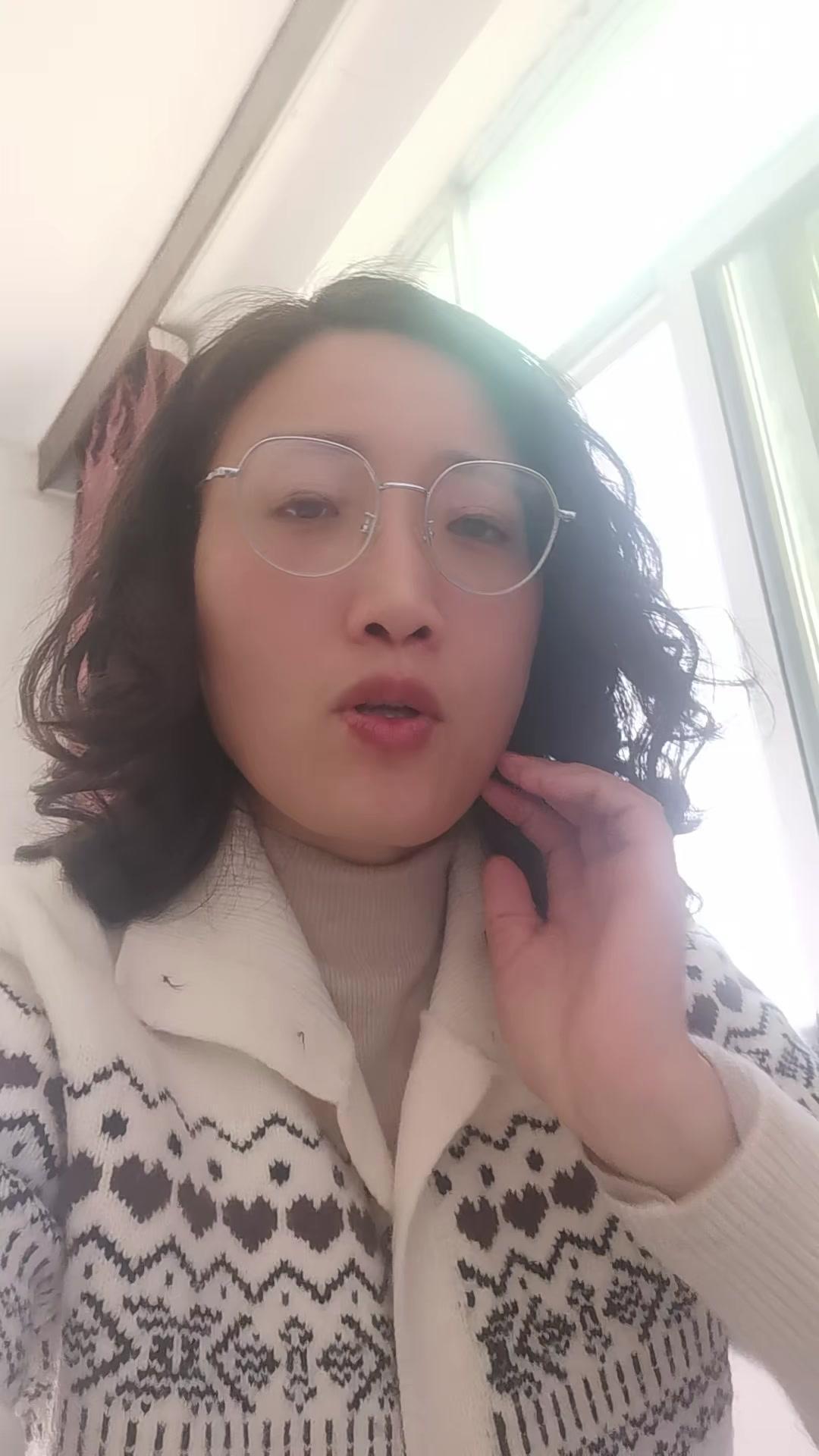 1️⃣**陪伴比血缘更重要**：小时候谁哄睡、谁听他说心事、谁在他难过时安慰，这