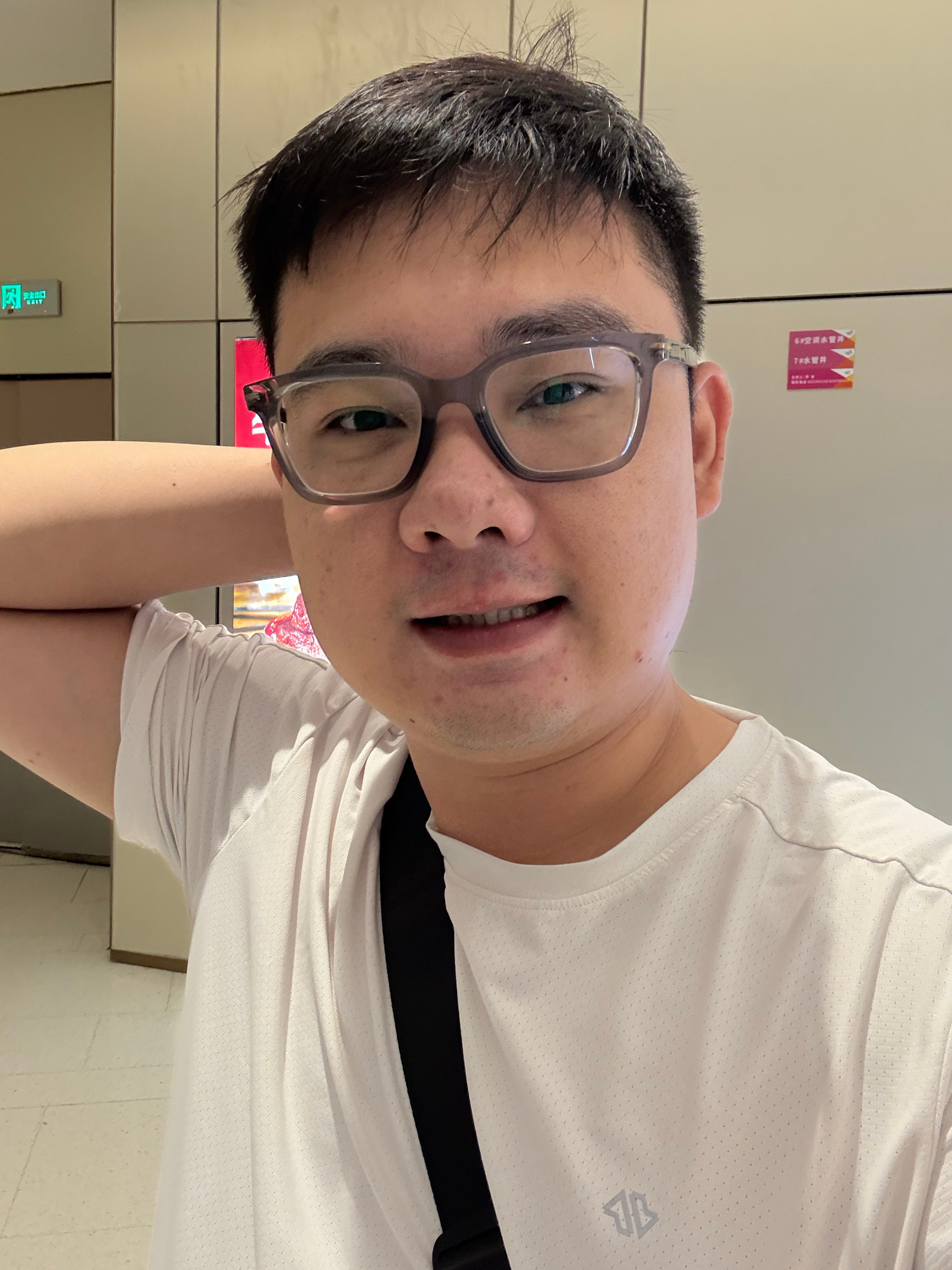 9月打卡第一次健身，游泳1025米。开学了，泳池人可算少了，可以舒服的运动了。 