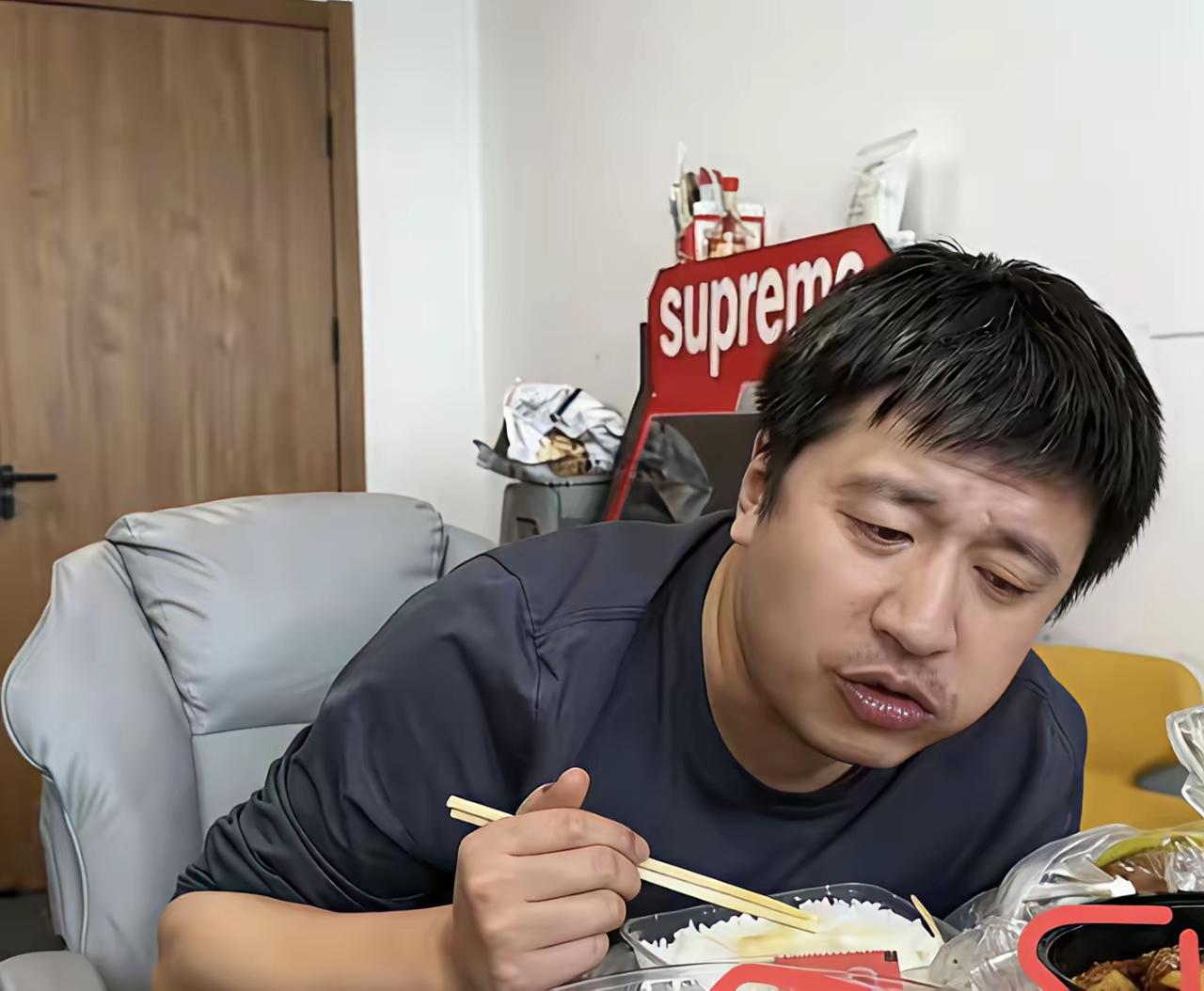 当他在的时候，没觉得什么，当他去了，感觉少了点什么！心一下空了！
考界难闻良师语