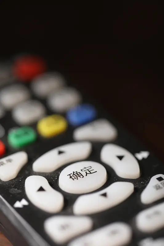 若想让老百姓重返电视机前，先取消各类名目的有线、数字电视费用，否则日后电视台就会