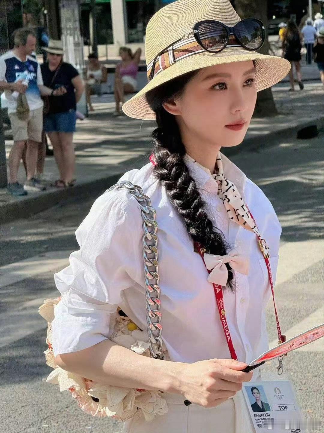 #刘诗诗[超话]#刘诗诗我愿称之为掌管生图的神！这个状态太绝了 ​​​