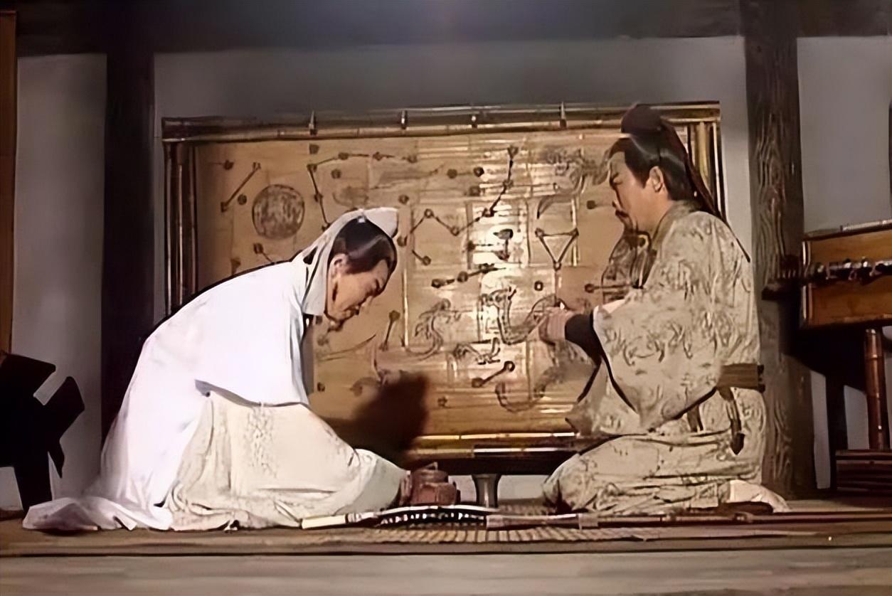 别再被误导！古人放弃跪坐根本不是因为椅子。

你有没有想过一个问题，中国人什么时