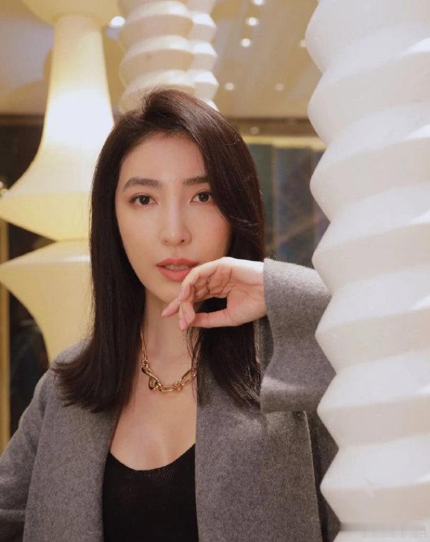 杨谨华想要自己生孩子 据台媒，杨谨华近日受访时坦言这些年尝试过各种求子方式，至今