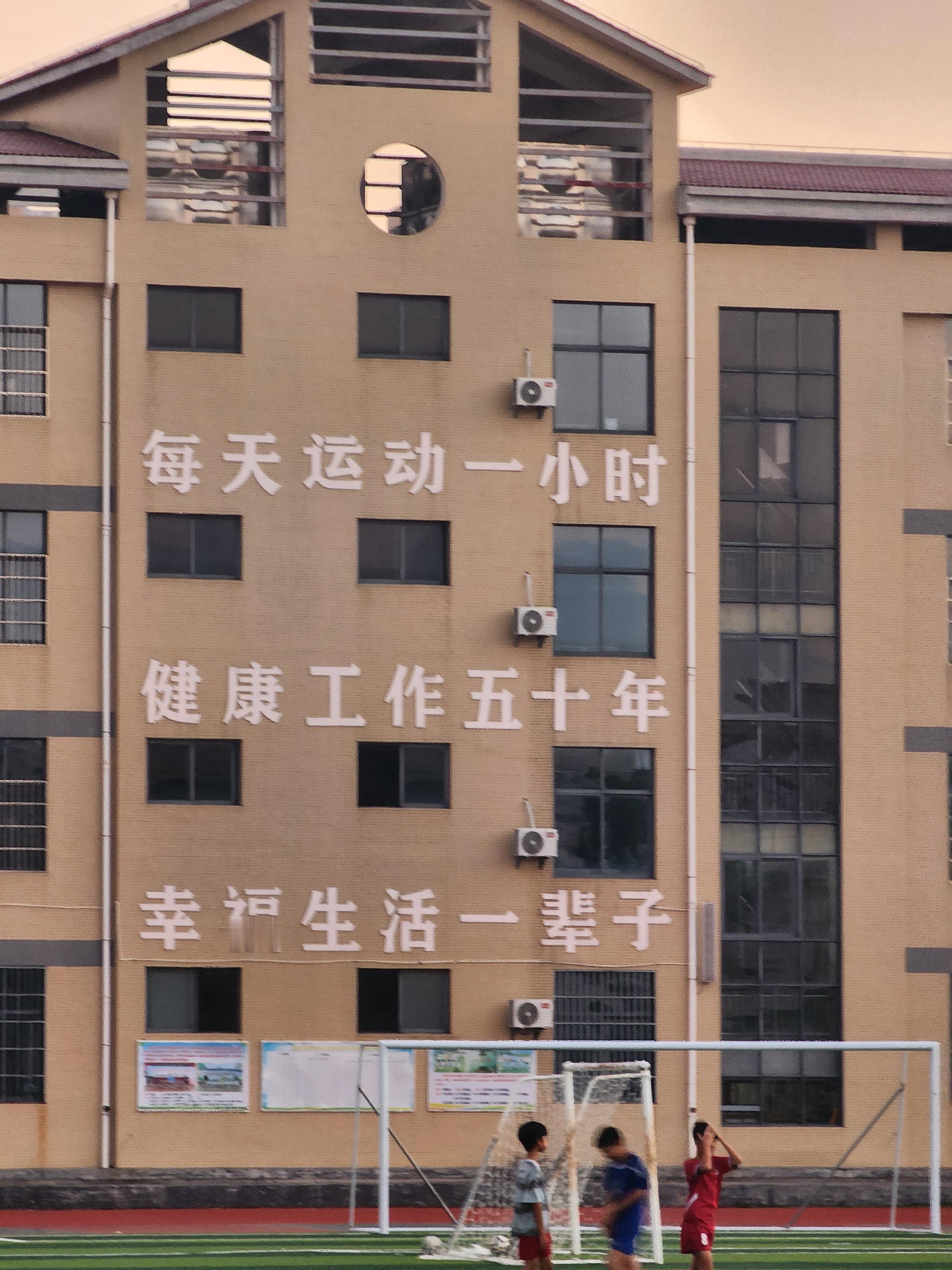 现在一上班就晕晕乎乎，记性差、反应慢、易燥易怒、精神恍惚、眼神迷离、唉声叹气，就