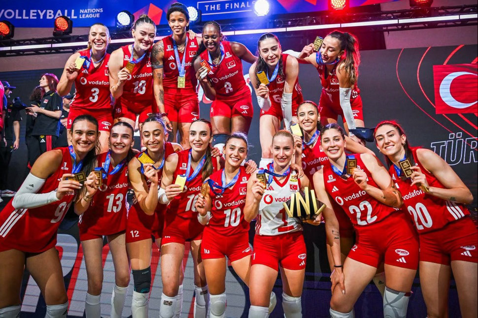 恭喜土耳其女排 2026VNL冠军🏆泽赫拉今年也是赢爽了 目前为止的4个冠军全
