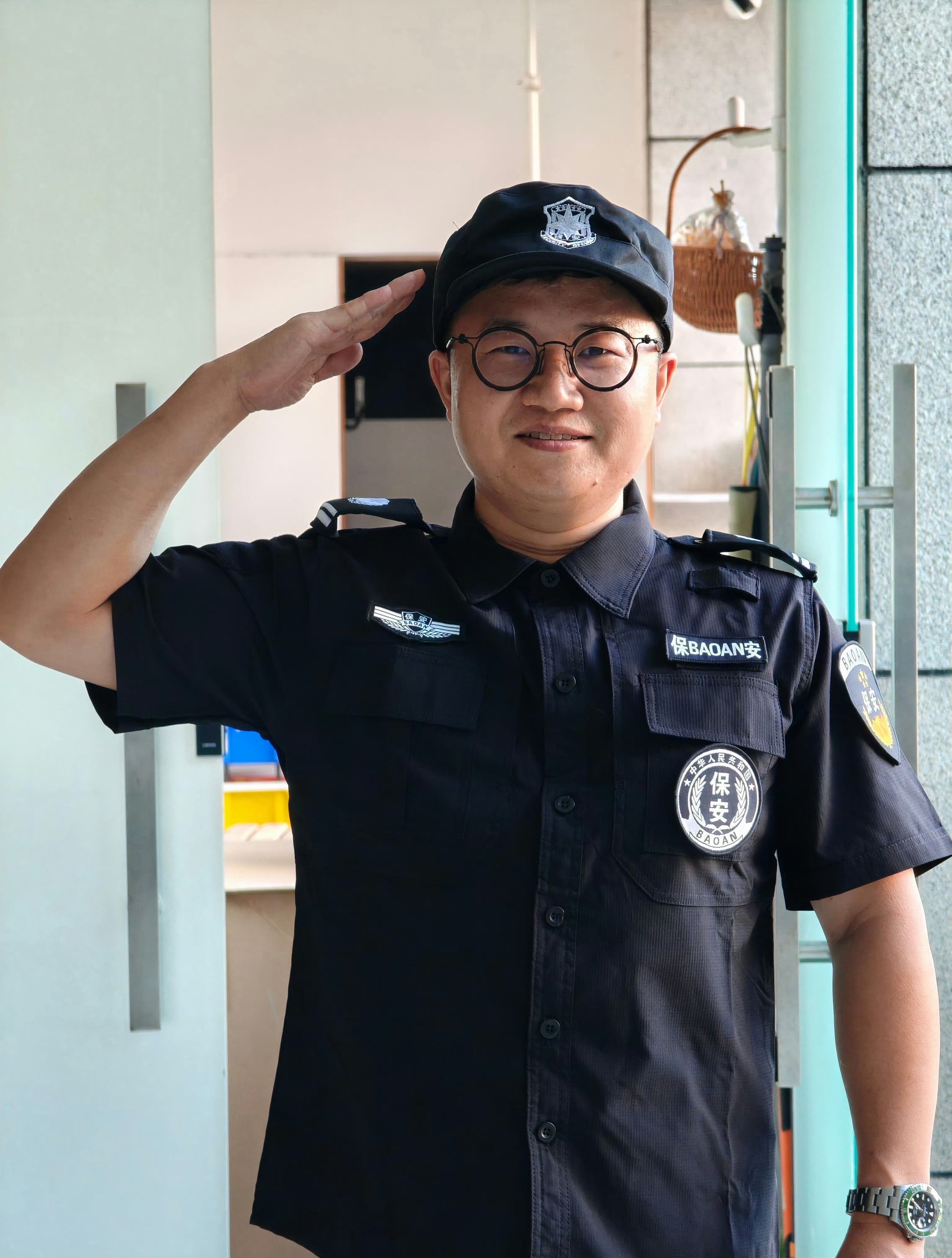 很硬的业主们早啊！ 又是 tmd 很硬的一天，虽然昨晚听了一宿“拉风箱交响曲””