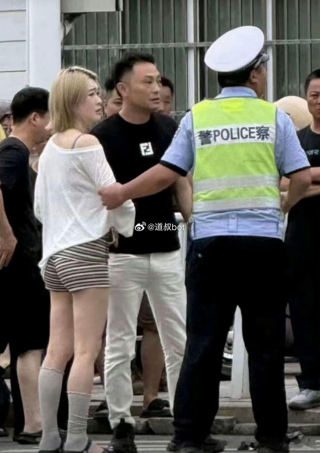失控会二次加速吗？明显油门当刹车了。关键这个女的下车说我三责买的够 500万，快