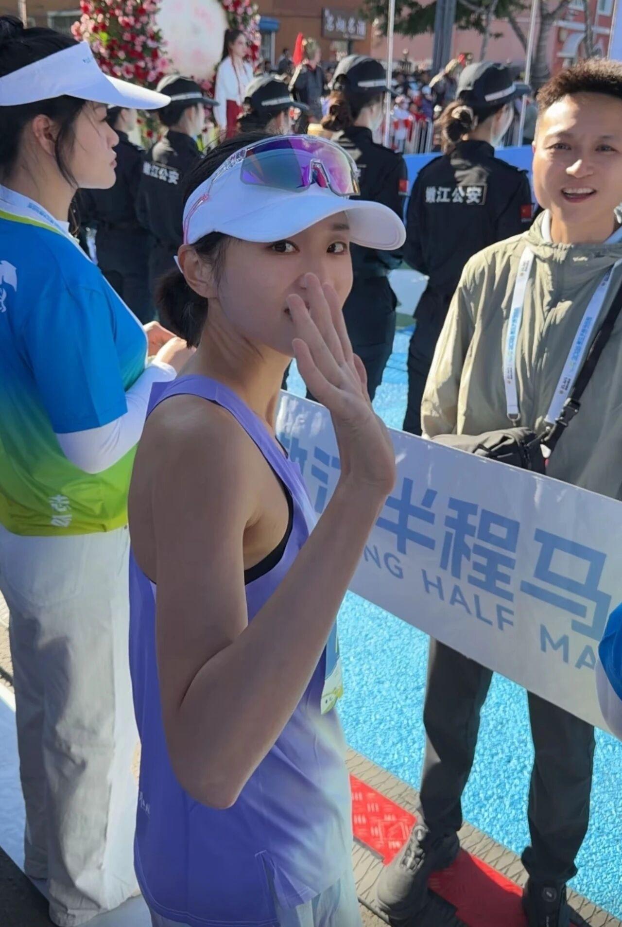 终于！张水华可以长长松一口气了！
 
谁都知道，这一个月的她，压力大到极致。因为