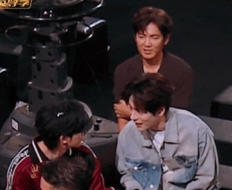 钟汉良问丁程鑫有二十岁吗魏哲鸣给钟汉良丁程鑫传话你好星期六 魏哲鸣：我问丁程鑫2