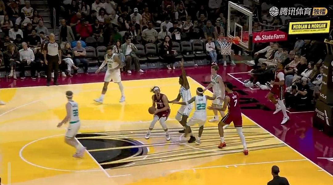 woc老鲍又伤了[裂开]他复出就复出的很仓促，腹股沟拉伤没这么快恢复吧，这次不知