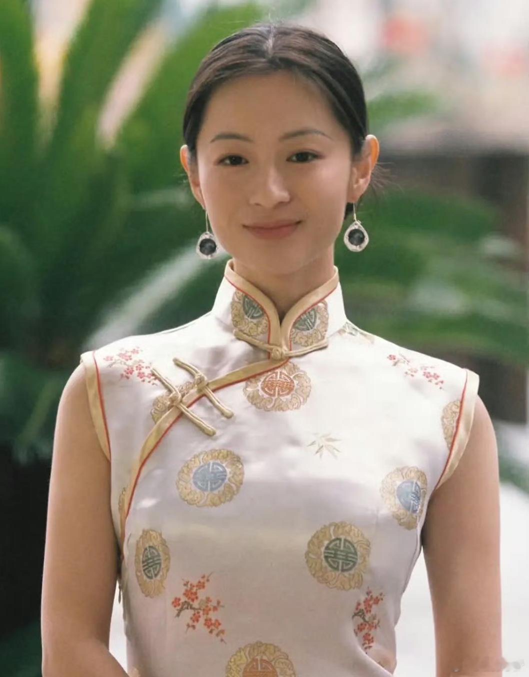 97年的李嘉鑫长着一张电影脸，有没有可能成为周韵、巩俐的接班人 ​？ ​​​