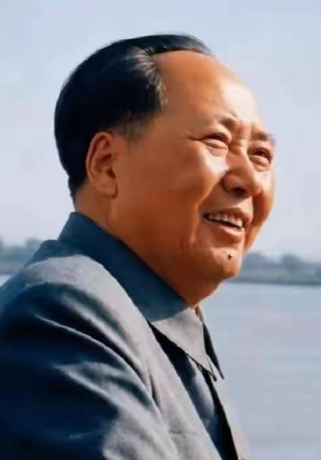 毛主席的5句话：一，为人民服务；二，要团结，不要分裂；三，要光明正大，不要搞阴谋