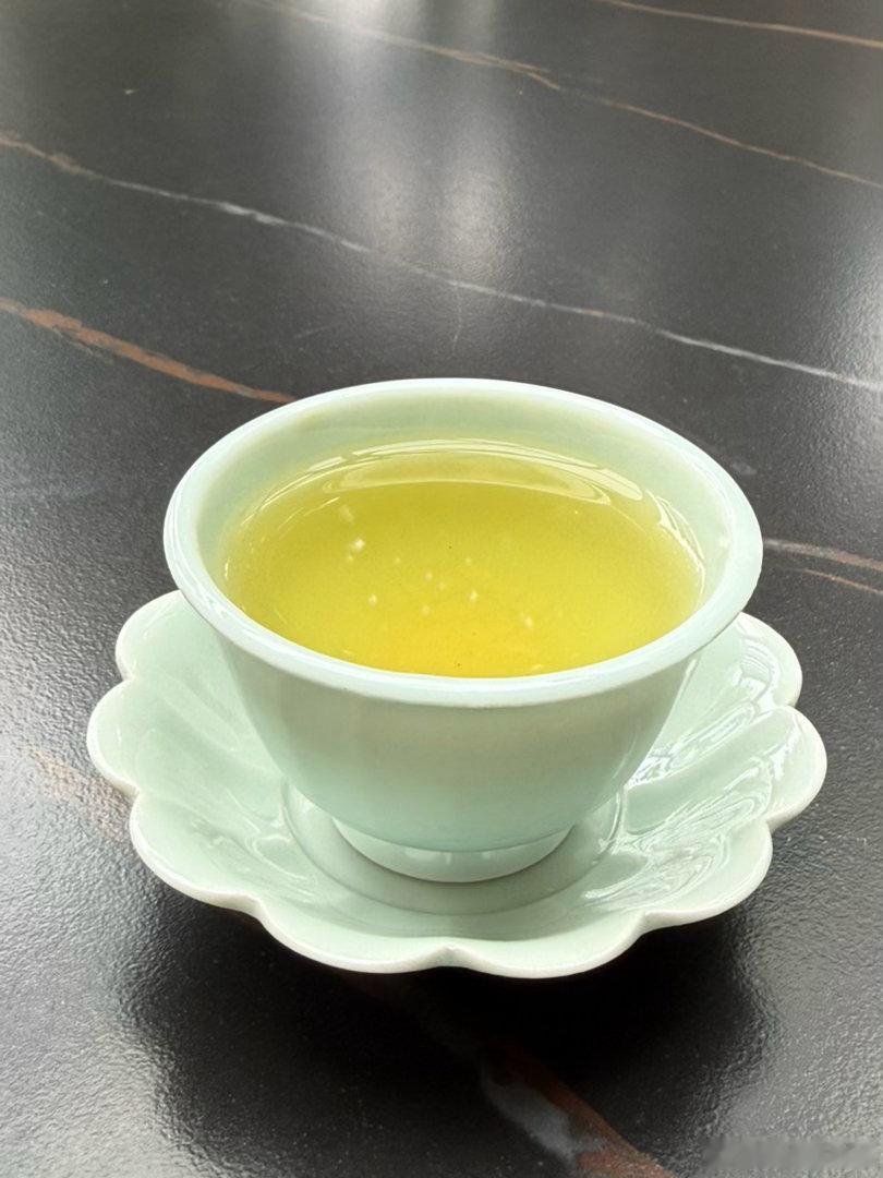 今春去易武高货初制所，喝弯弓河野放大单株古树，给茶友报价，茶友说价格有点高，因此