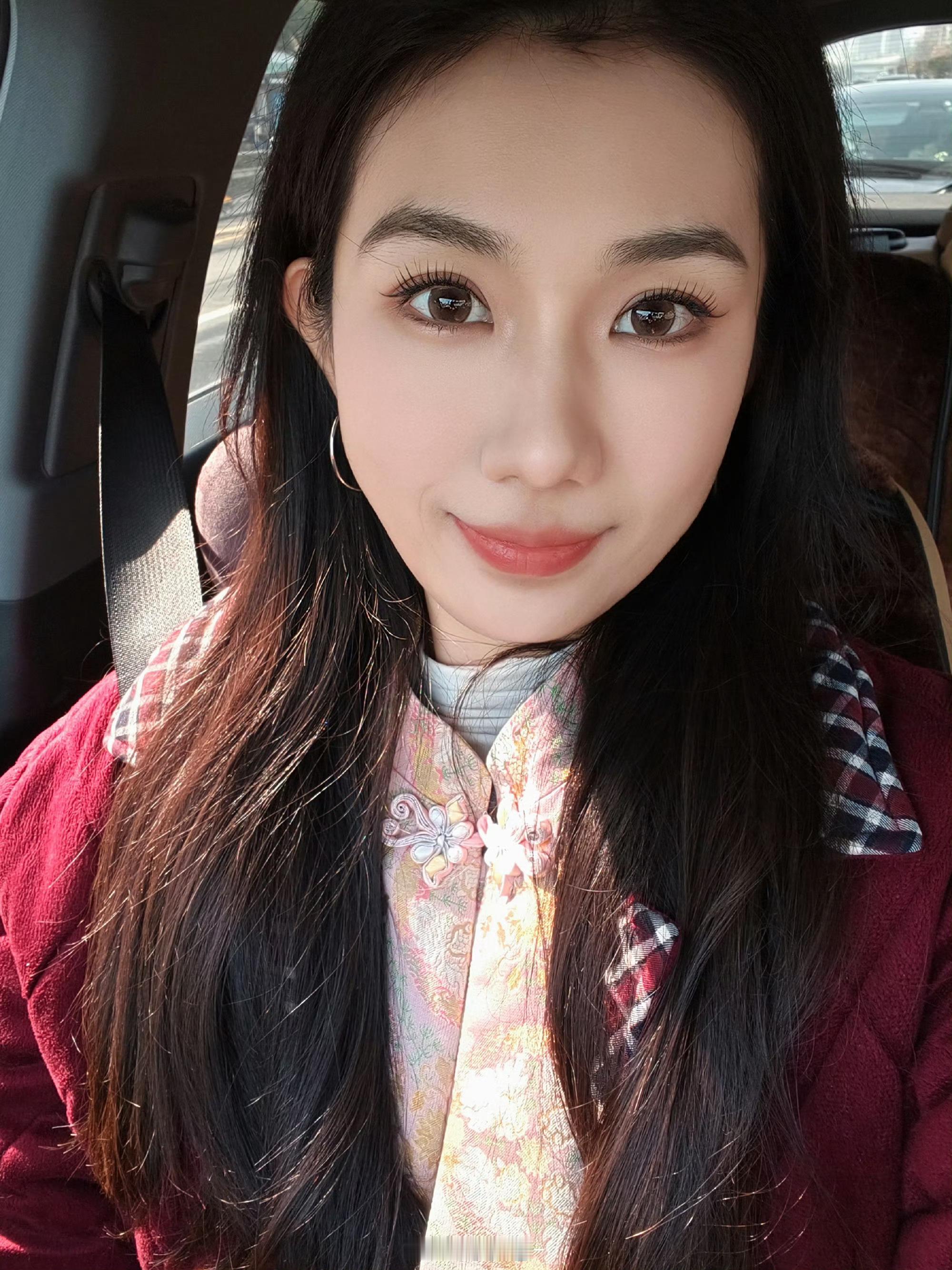 恶心穿搭 但是睡衣真的很暖和呀[泪奔]之前在湖北就是无论收拾的多好看，都抵不过一