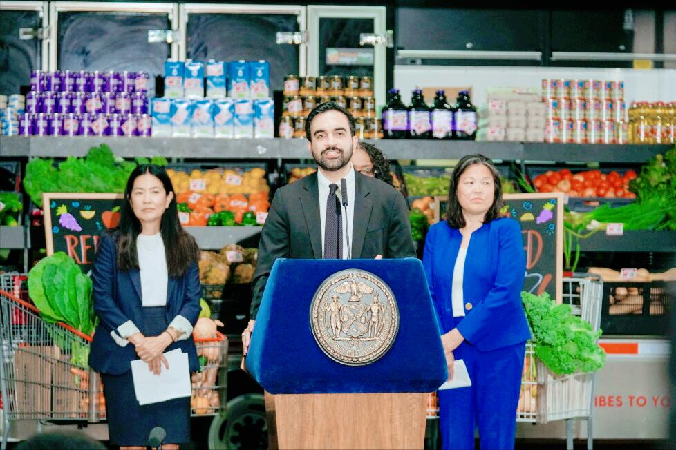 纽约市长马姆达尼澄清，在纽约市营杂货店购物不需要出示身份证。此前共和党宣称，购物