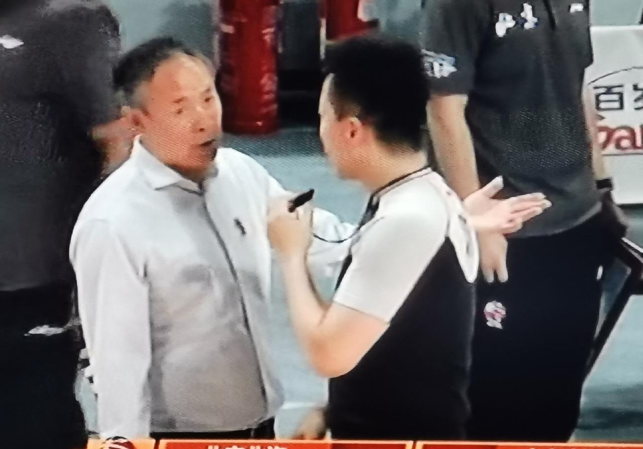 支持北京队得冠军，去年他们是亚军，今年实力更强了，许指导和周琦、赵睿、陈盈骏、曾