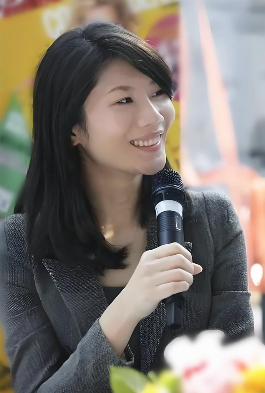 作家苏岑说：
“女人最怕有‘下嫁’的心态，否则一辈子都活得不舒服：男人会觉得这女
