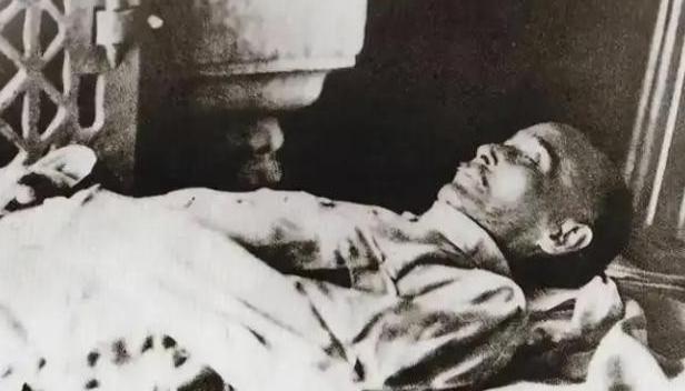 蒋介石遗体真的早已腐坏？曾在灵堂守护三年的随侍人员，晚年终于松口，披露了慈湖陵寝