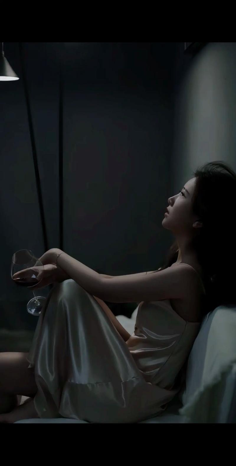 “就因为一台电脑，我们三年的感情算完了！”表妹昨晚在电话里哭得上气不接下气，我听