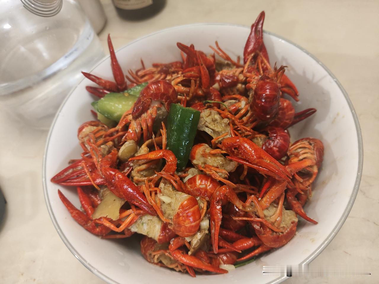 小龙虾
耶耶
搞一点海底捞的酱料
味道好极了