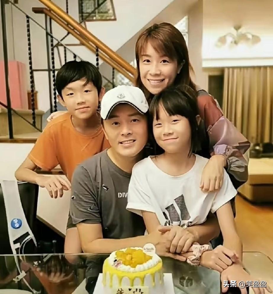 TVB演员曹永廉是著名影星姜大卫的女婿，他与太太姜依兰结婚已超过十八年，育有一子