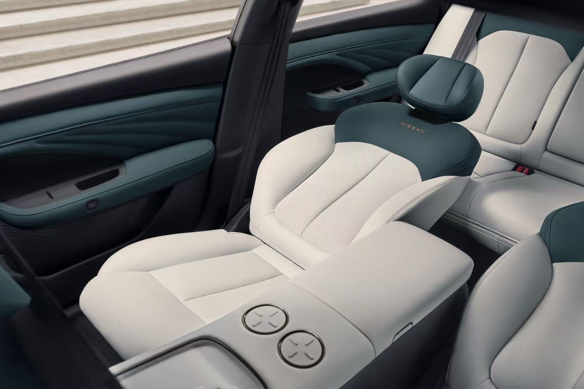 当“豪华”被重新定义，它不再仅是材料的堆砌与功能的冗余，而是体验的精准与选择的自