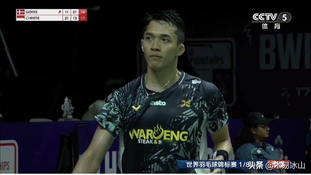 丹麦的格姆克2-1淘汰印尼名将乔纳坦，晋级世界羽毛球锦标赛男单8强。
   北京