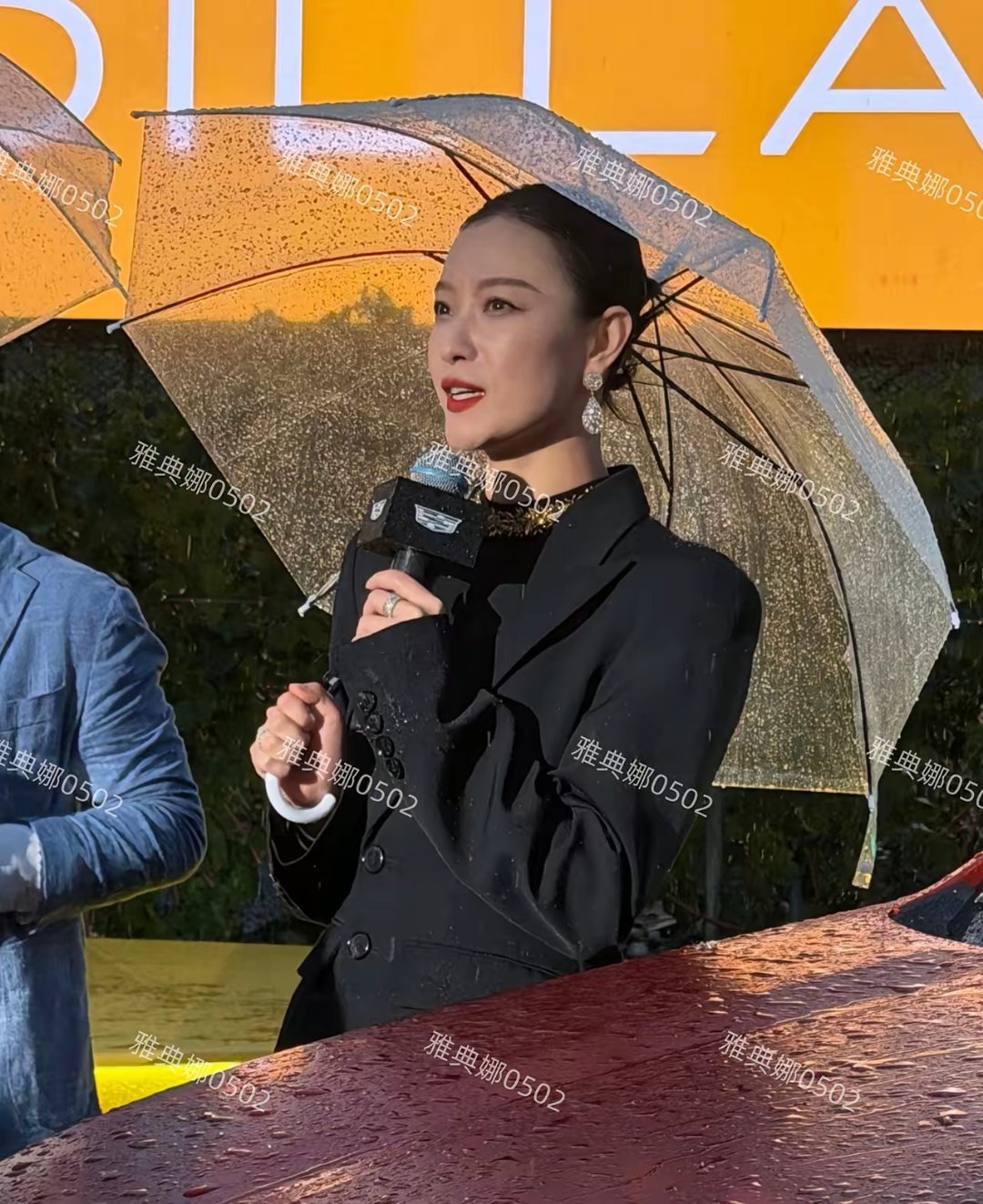 倪妮的美貌被低估了，本人真的是淡颜系的天花板，又高挑又白皙又有气质，见之忘俗太漂