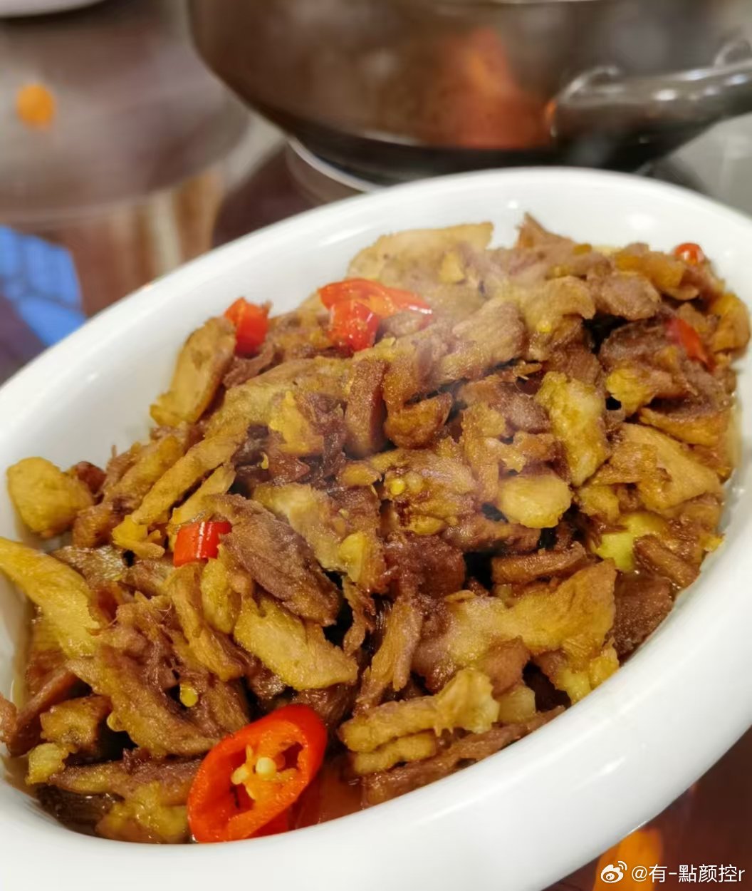 潮州菜是广东第一潮州菜长红秘诀：不时不食、不鲜不食，尊重食材本味；一菜一碟、百菜