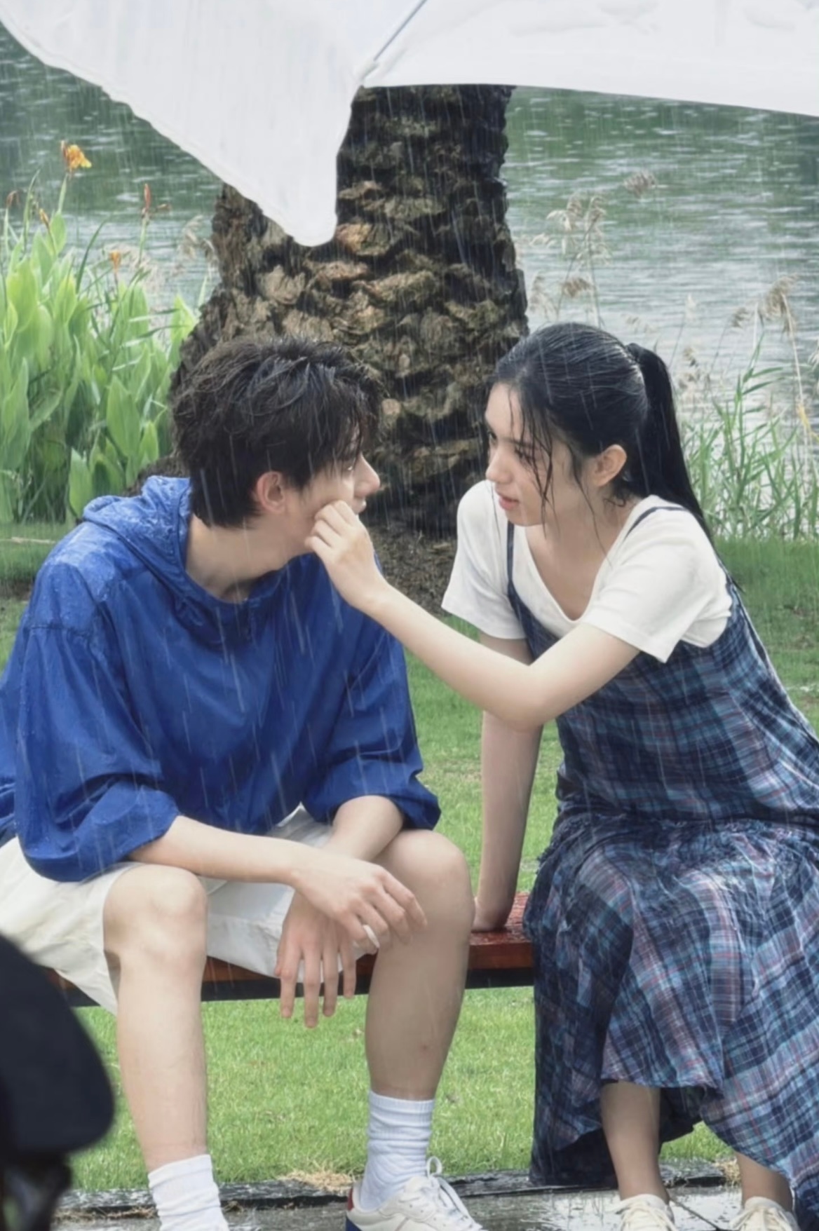 周也胡先煦水中公主抱胡先煦水中公主抱周也 现偶还在发力我的妈呀 完全是油画感这一