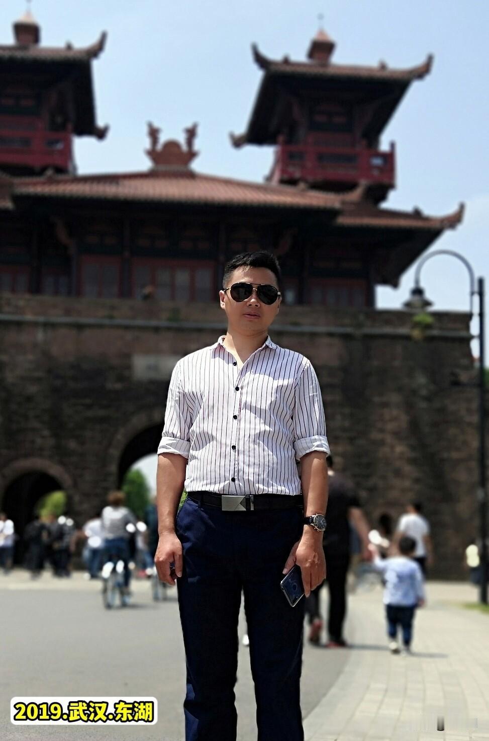 这是2019年刚来武汉时的我！非常幸运出门便遇贵人，后面还认识了很多朋友，让我在