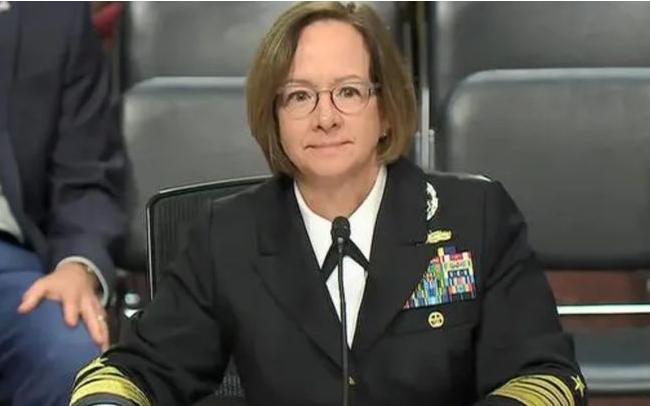 网友们纷纷上线，有调侃的：“老美这是又要玩‘星球大战’剧本吗？咱们中国可不吃冷战