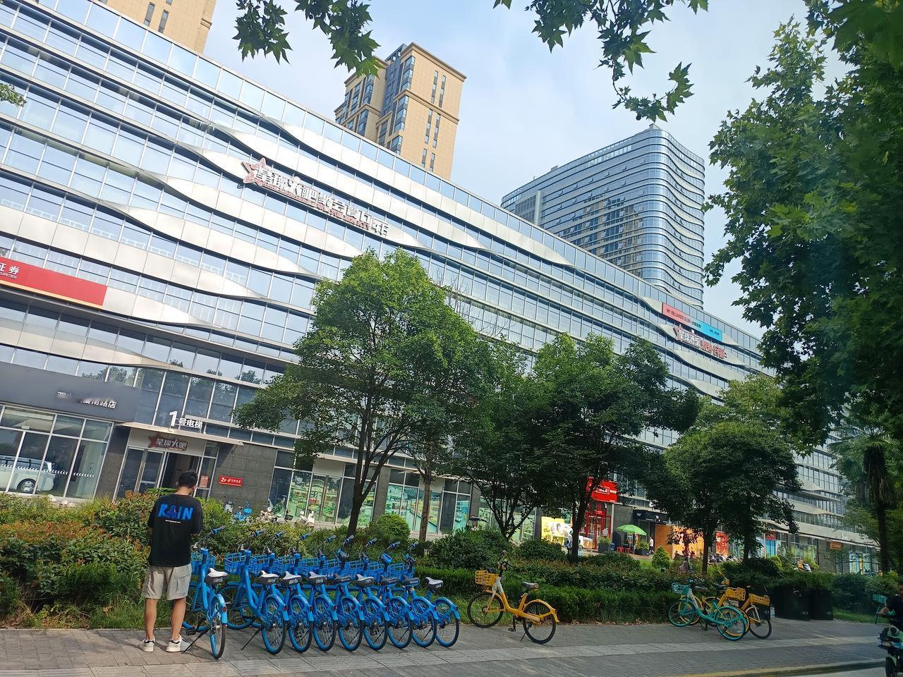 西安市太白南路电子一路口，这个商业综合体还在招租，入驻率怎么样？