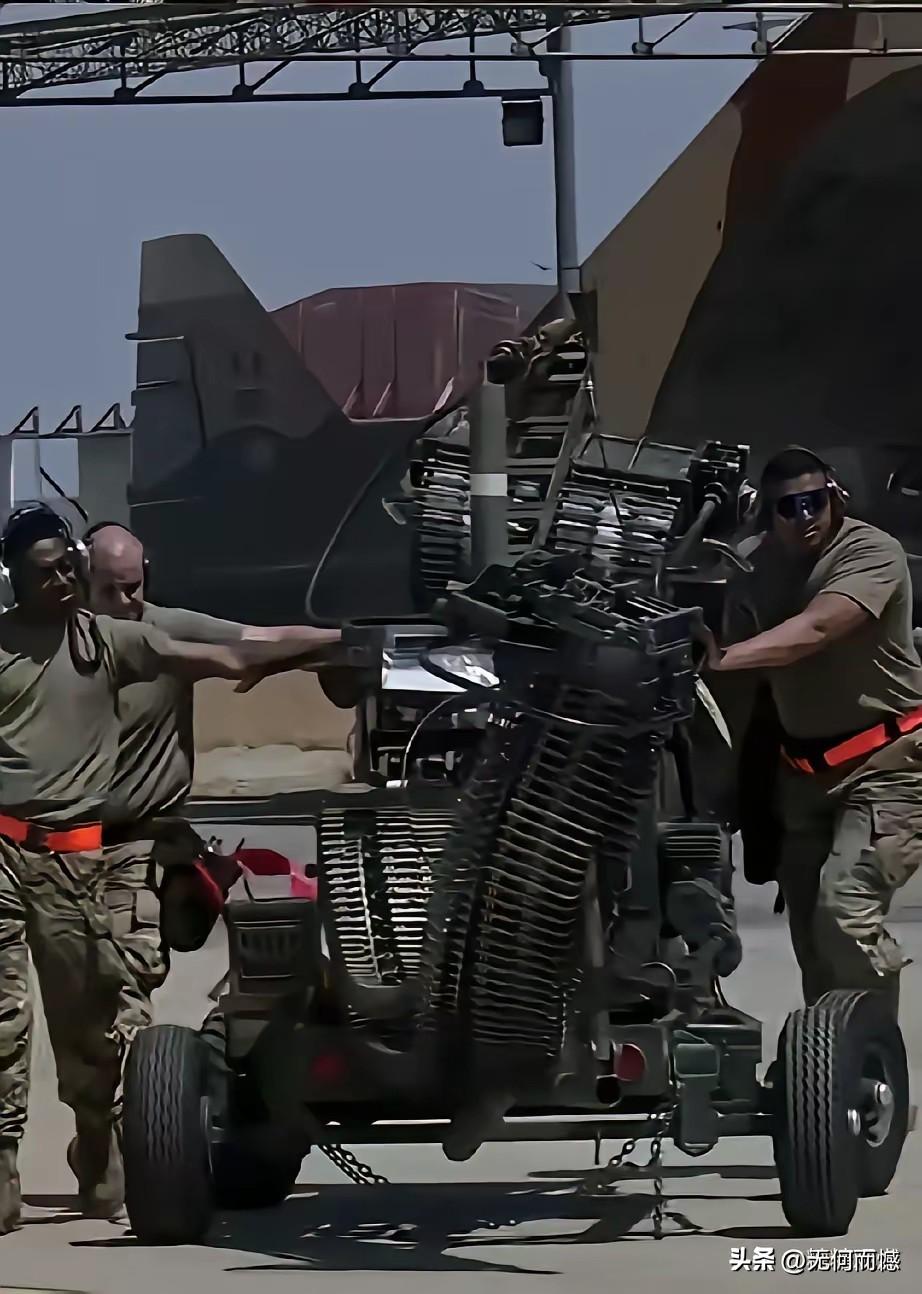 美国这款大杀器据说是相当厉害的，号称是地面部队的克星，坦克在它面前，瞬间就能变成