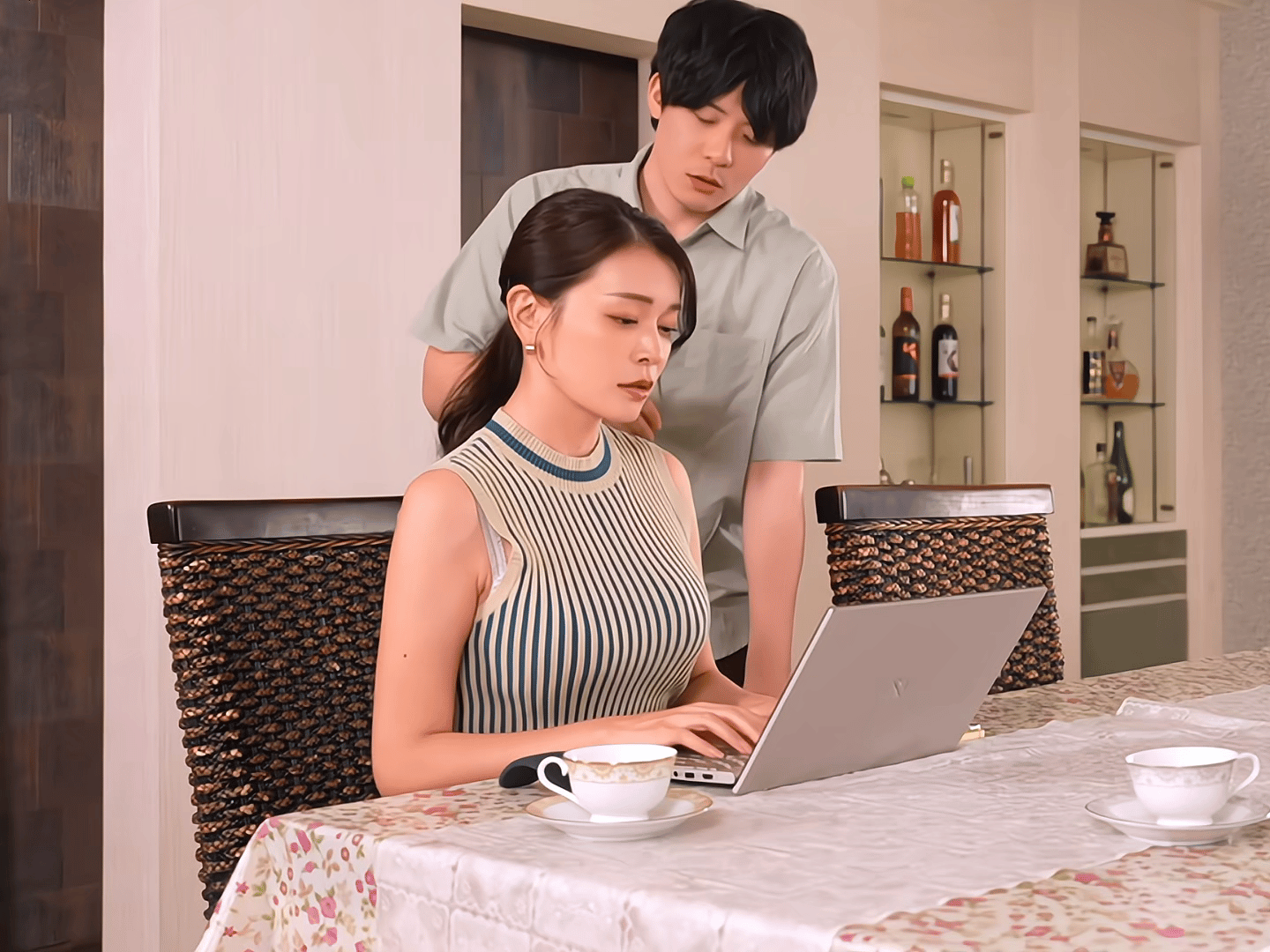 奶奶的，咸鱼找代购买土鸡电子杂志，找了一个月都没下文，要么说是军事类不接，要么已