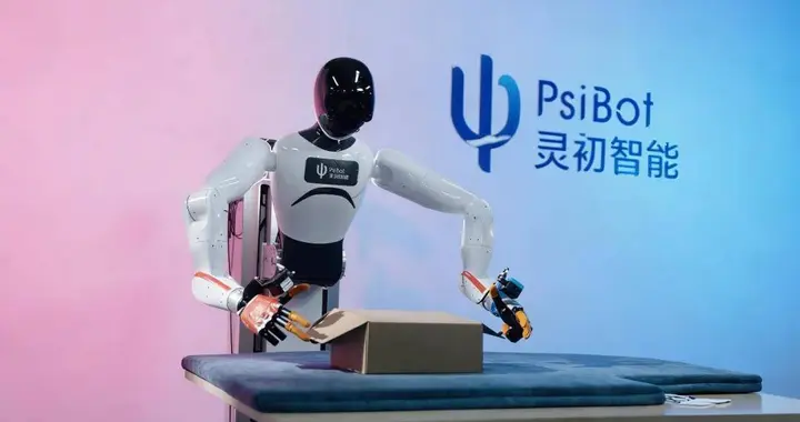 10万小时数据不搞对齐只靠规模,灵初智能Psi-R2登顶MolmoSpaces！