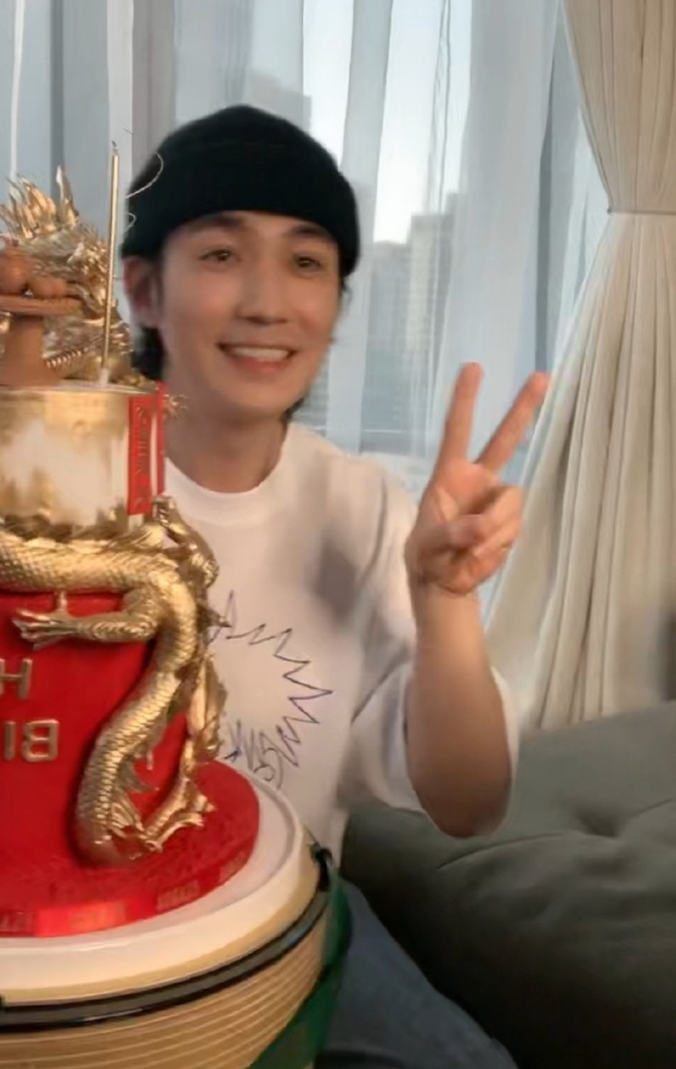 #朱一龙说自己是i人#朱一龙在自己的生日直播中被cue知不知道自己的MBTI，龙