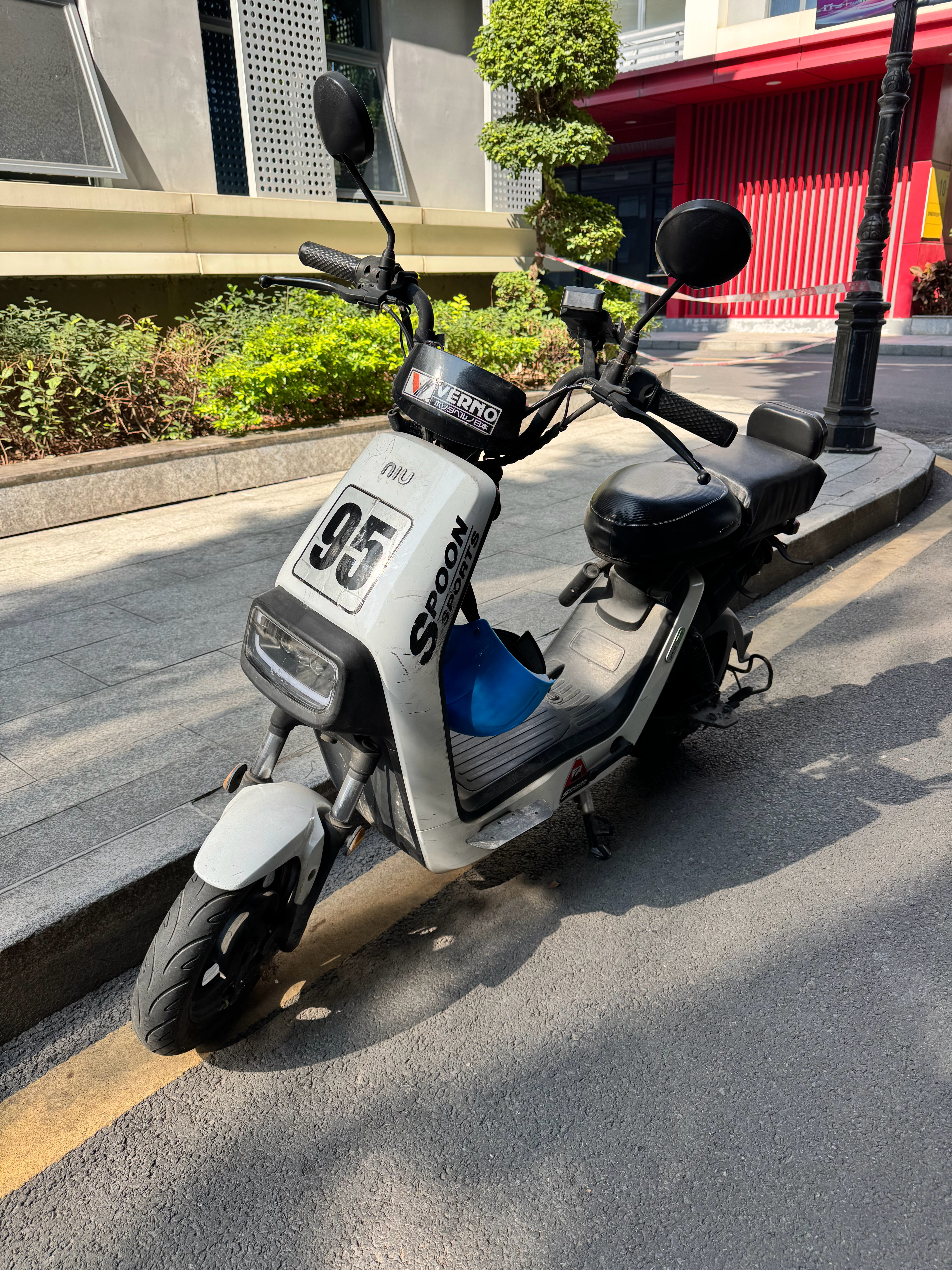 一件开心的事，昨晚花800元在闲鱼方买个一辆小牛G0电动车，骑行只有1700公里