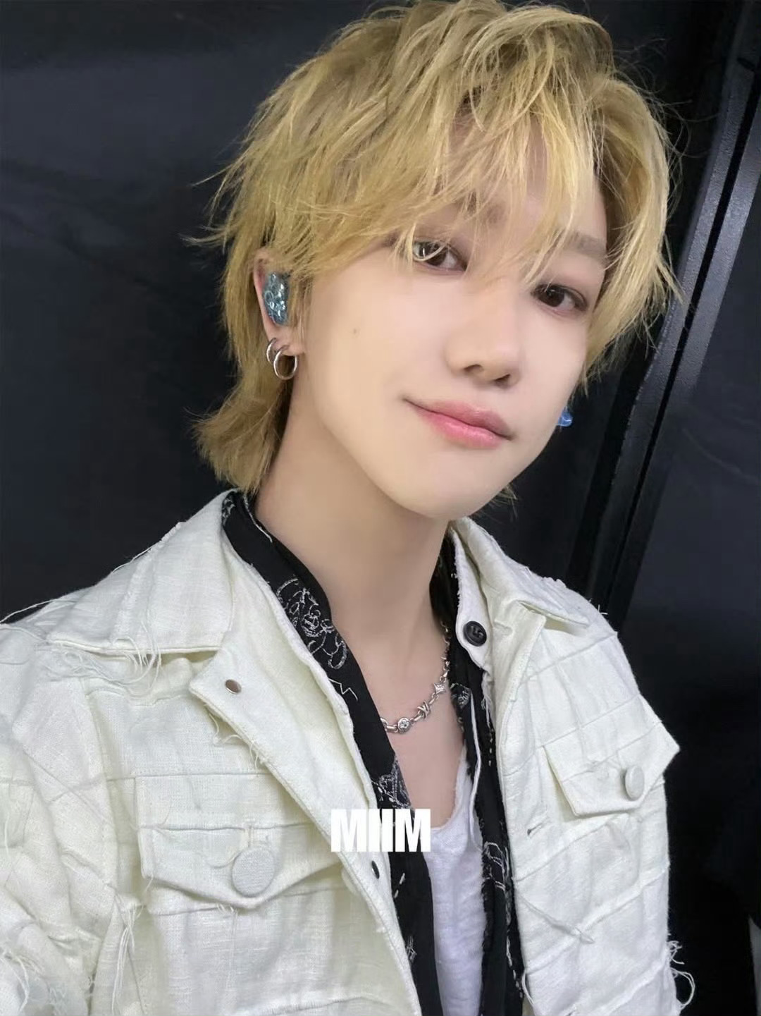 徐明浩晒金发自拍 徐明浩晒金发自拍！金发狼尾鲨疯了，这就是撕漫男本人吧徐明浩金发