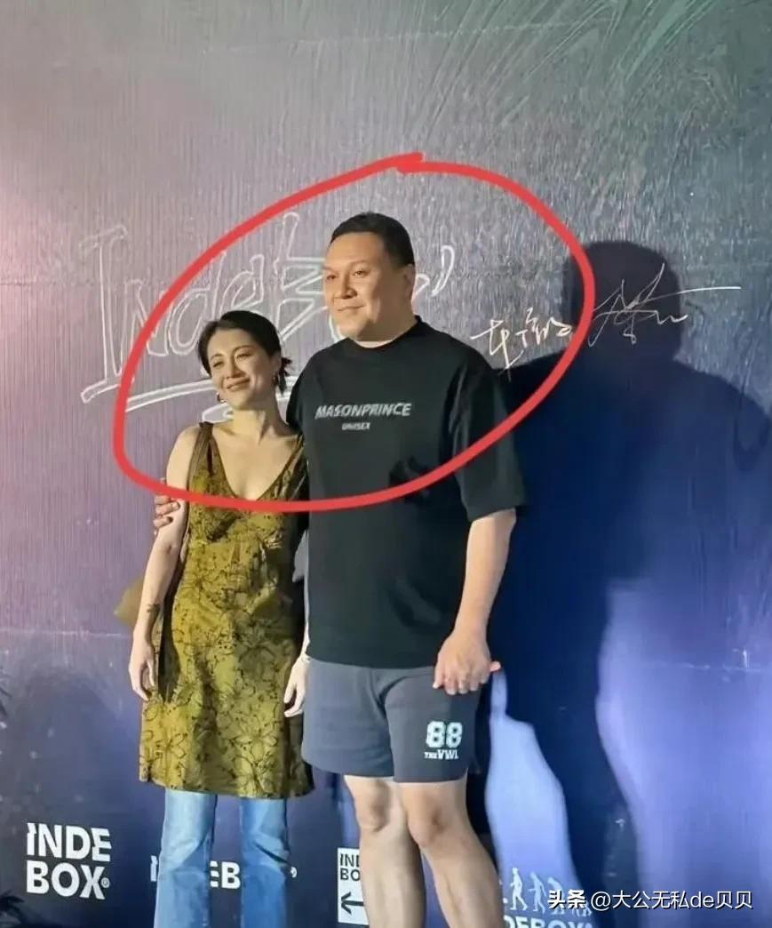 李嘉琪大概率会离婚吧！

结婚前，倒贴彩礼给男方，
结婚时，让瘫痪的爸和奔波的妈
